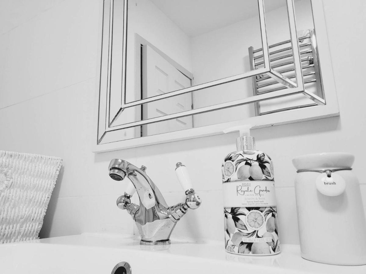 Romeo & Juliet'S With Private Parking Apartment Stratford-upon-Avon Luaran gambar